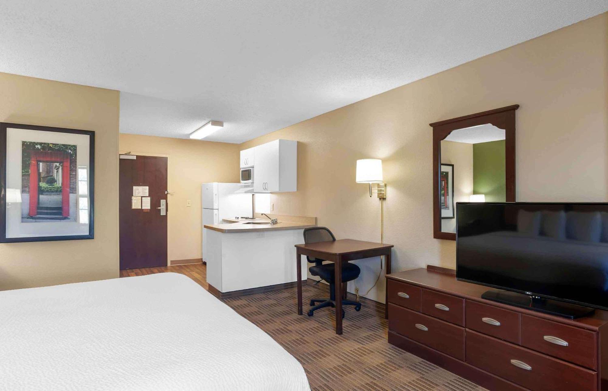 เอ็กซ์เทนด์ สเตย์ อเมริกา คลีฟแลนด์-บรูกลิน Hotel Brooklyn ภายนอก รูปภาพ