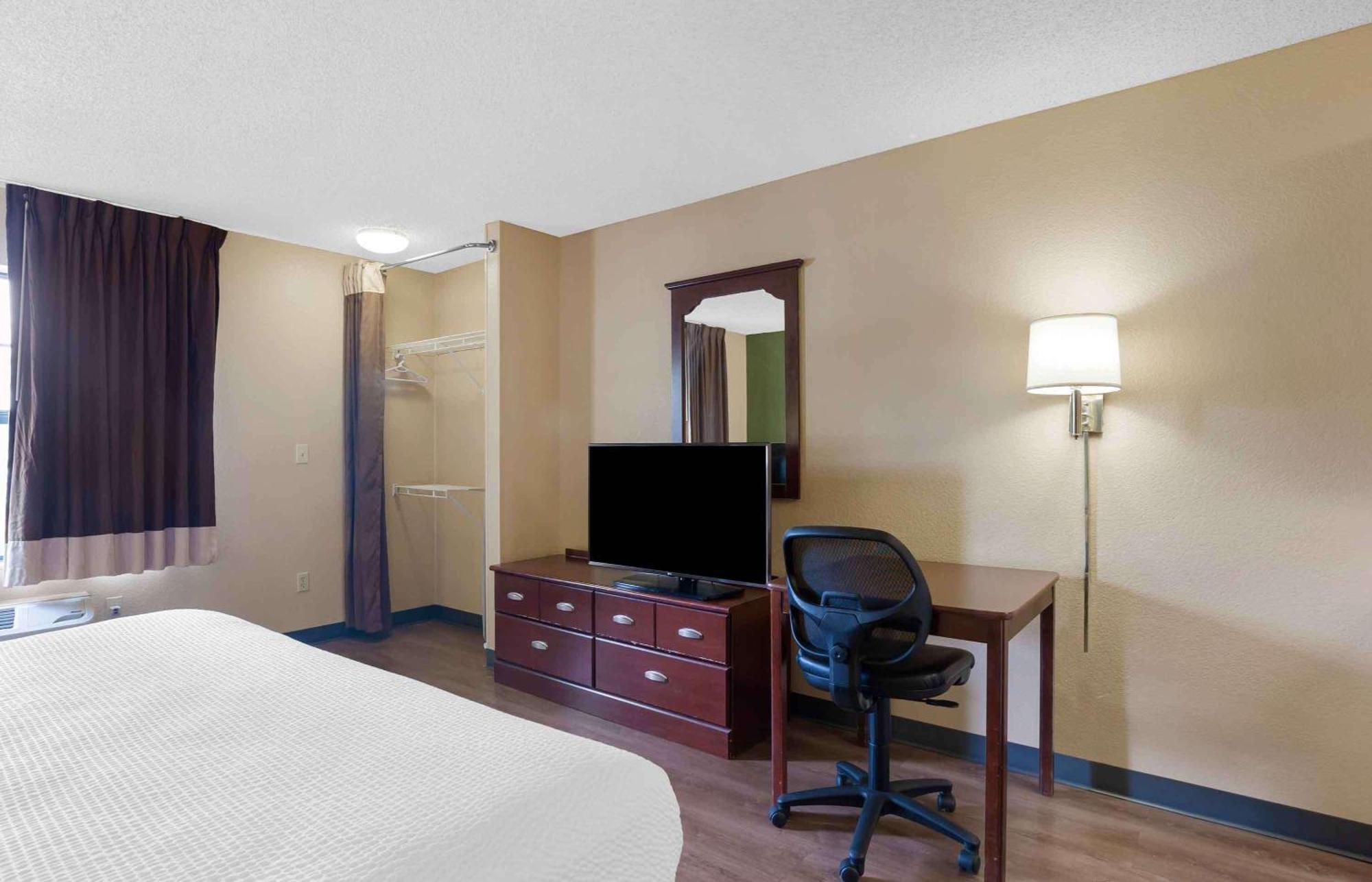 เอ็กซ์เทนด์ สเตย์ อเมริกา คลีฟแลนด์-บรูกลิน Hotel Brooklyn ภายนอก รูปภาพ